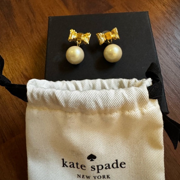 Kate Spade Gold Tone Bow and Cream Pearl Earrings - Picture 1 of 6